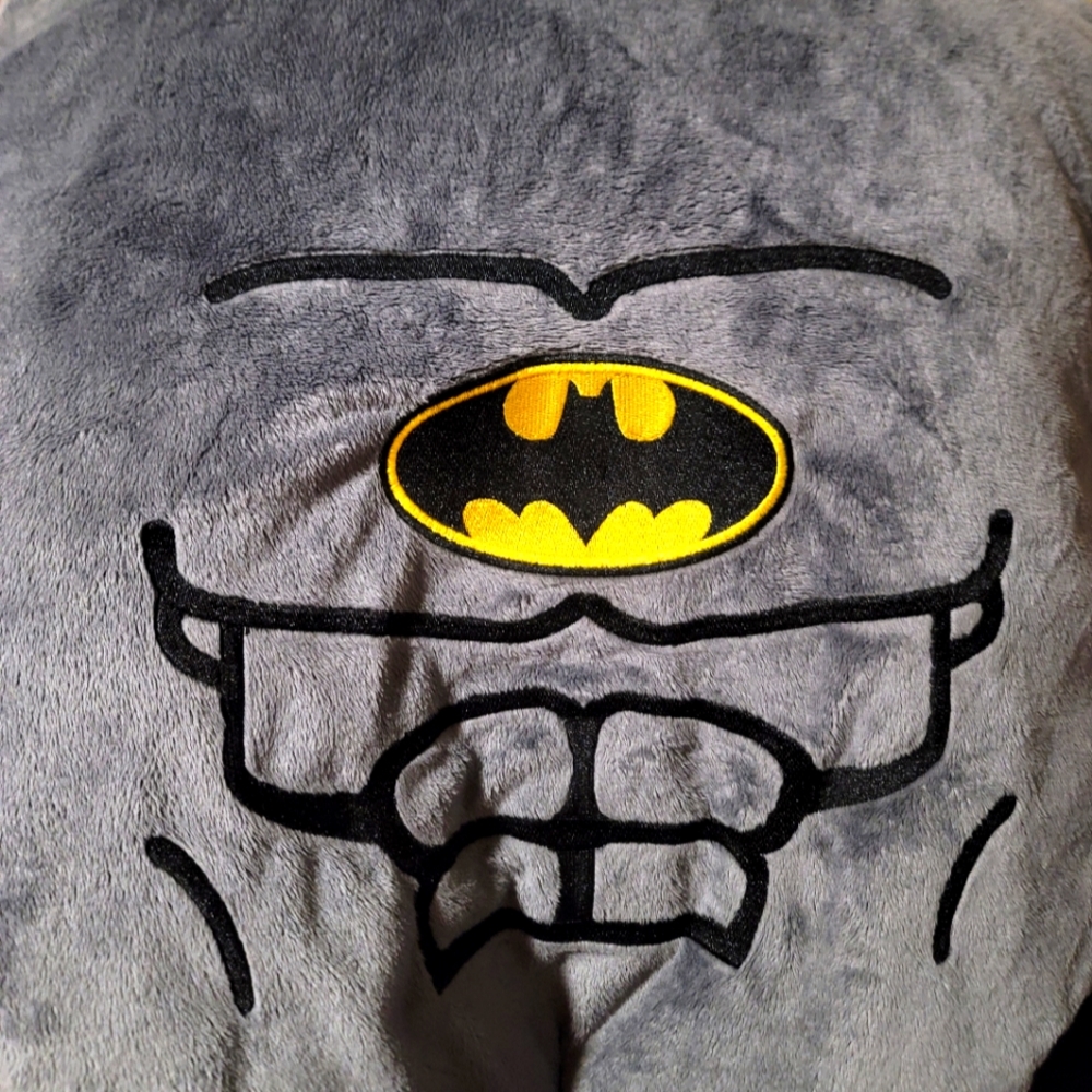 BATMAN BABY CAR SEAT COVER...